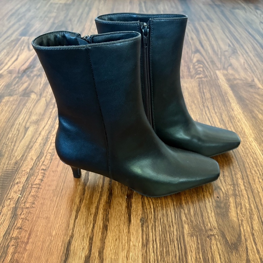 Black ankle booties, square toe, kitten heal, Wild Diva boots, size 6, NWOT - Picture 2 of 4